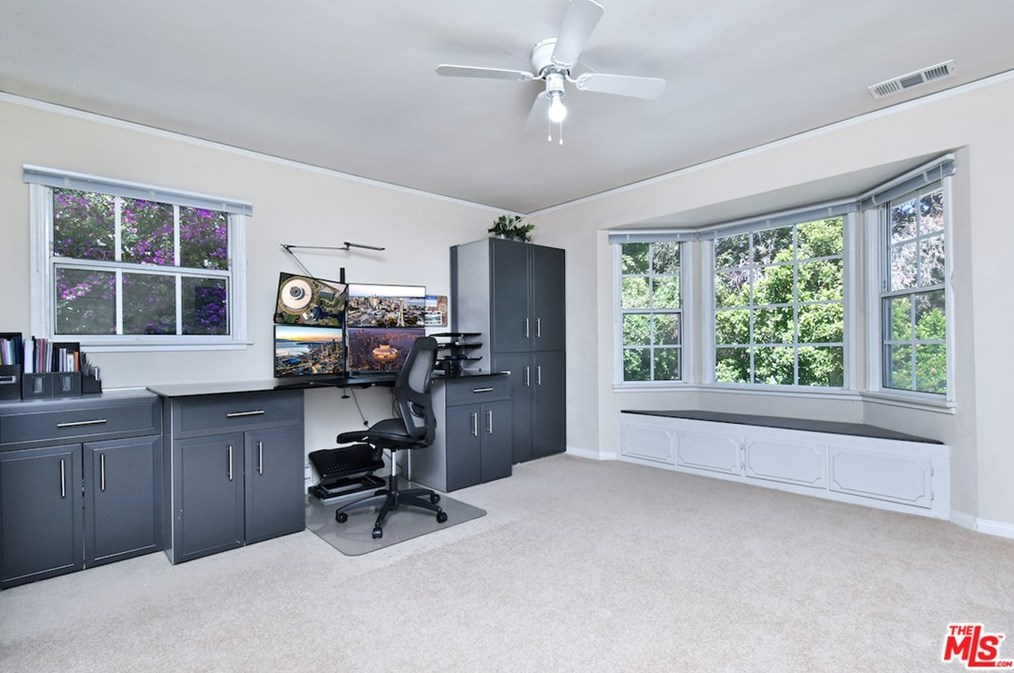 5643 Shirley Ave, Los Angeles CA  91356-1031 exterior