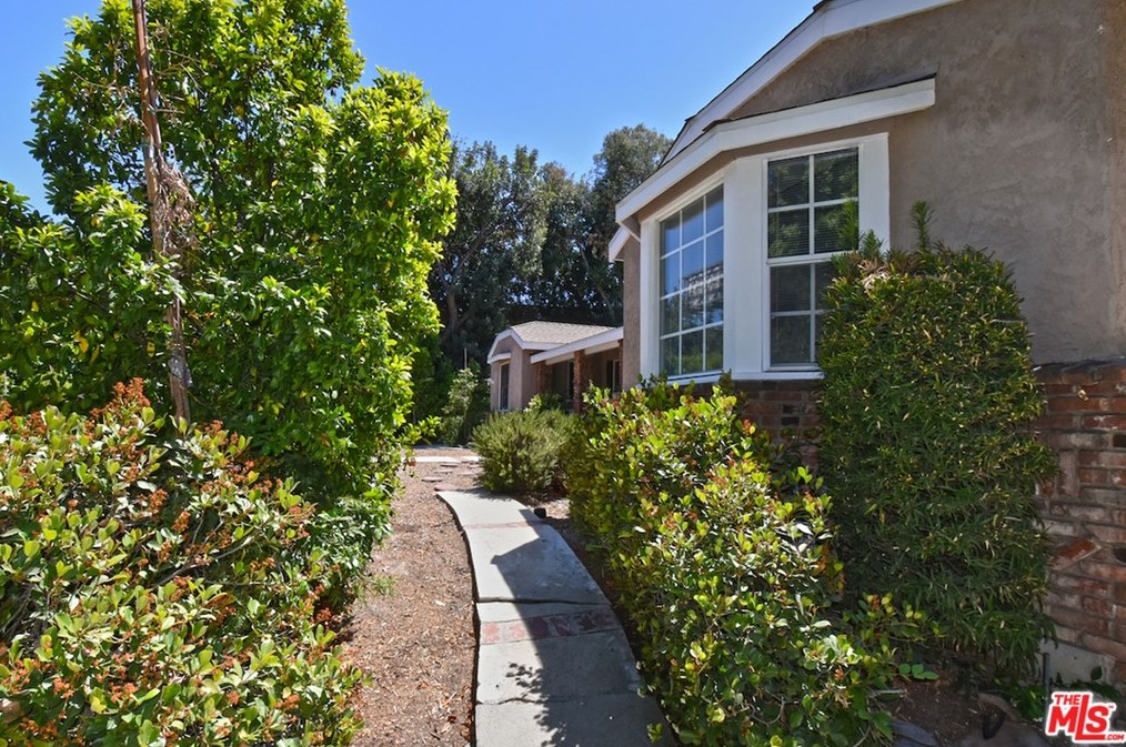 5643 Shirley Ave, Los Angeles CA  91356-1031 exterior