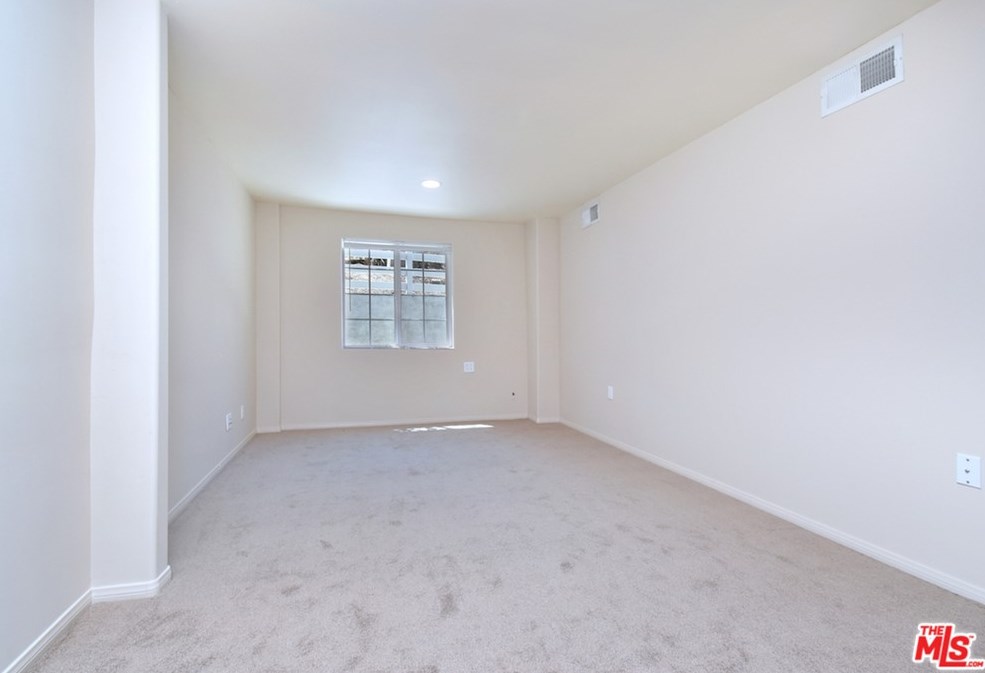 5643 Shirley Ave, Los Angeles CA  91356-1031 exterior