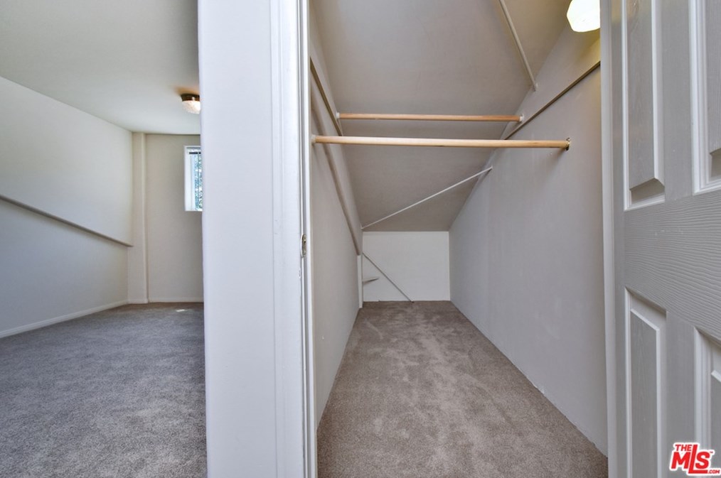 5643 Shirley Ave, Los Angeles CA  91356-1031 exterior