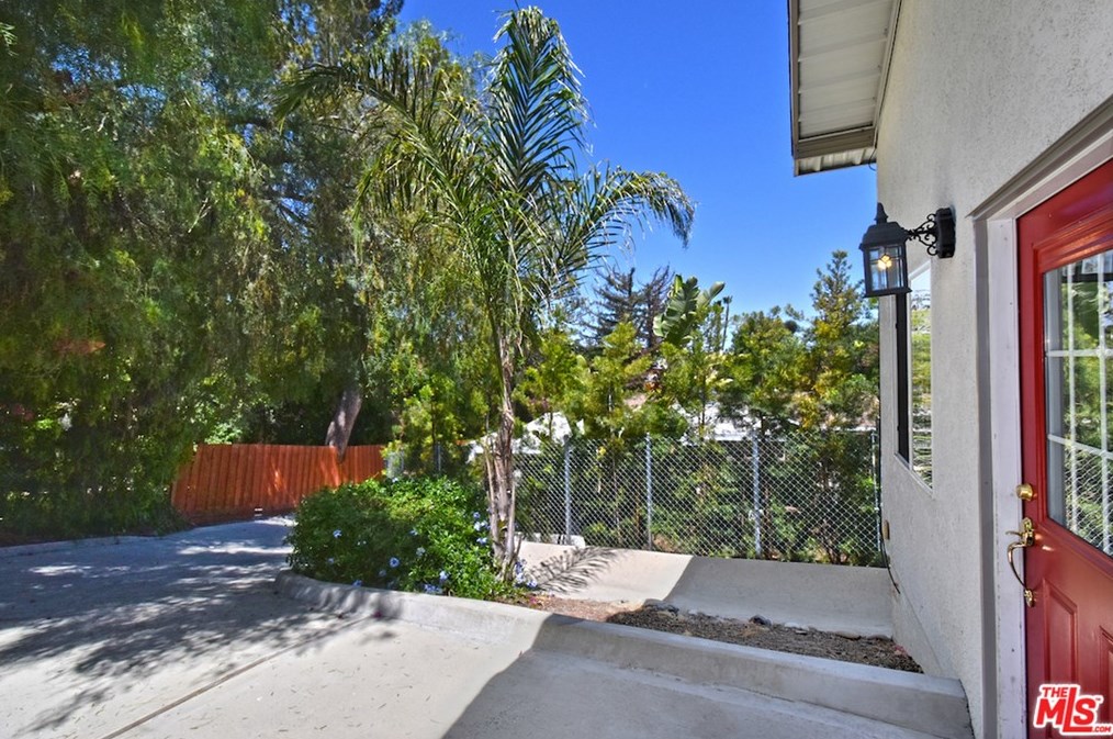 5643 Shirley Ave, Los Angeles CA  91356-1031 exterior