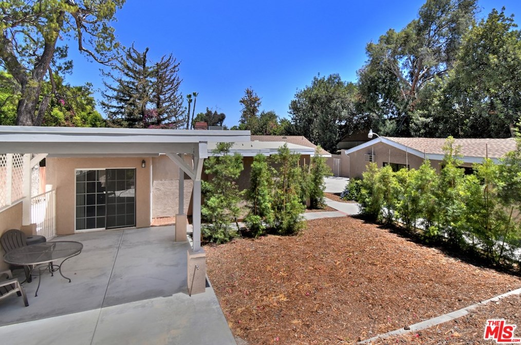 5643 Shirley Ave, Los Angeles CA  91356-1031 exterior