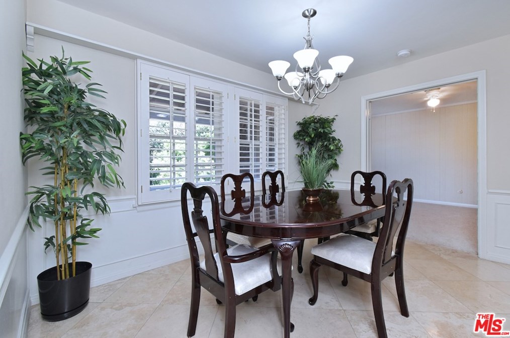 5643 Shirley Ave, Los Angeles CA  91356-1031 exterior