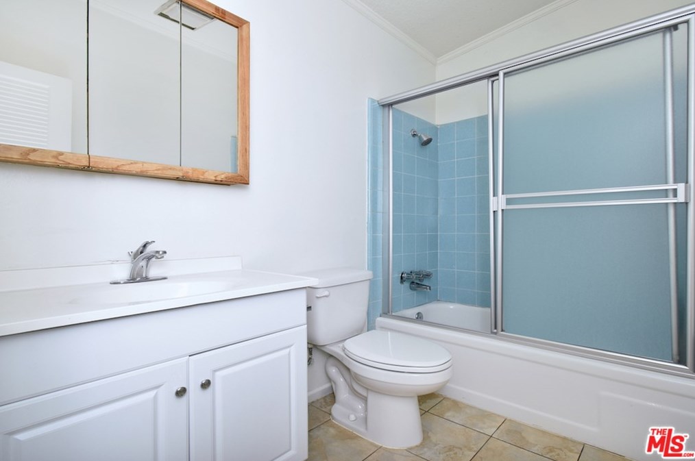 5643 Shirley Ave, Los Angeles CA  91356-1031 exterior