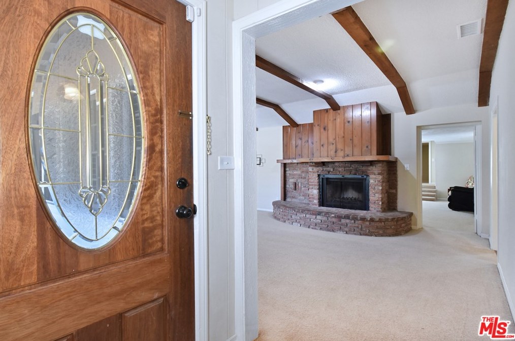 5643 Shirley Ave, Los Angeles CA  91356-1031 exterior