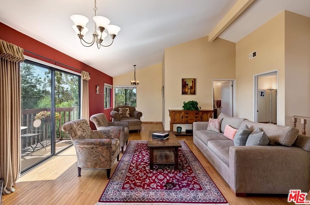 2750 Medlow Ave, Los Angeles CA  90065-4619 exterior