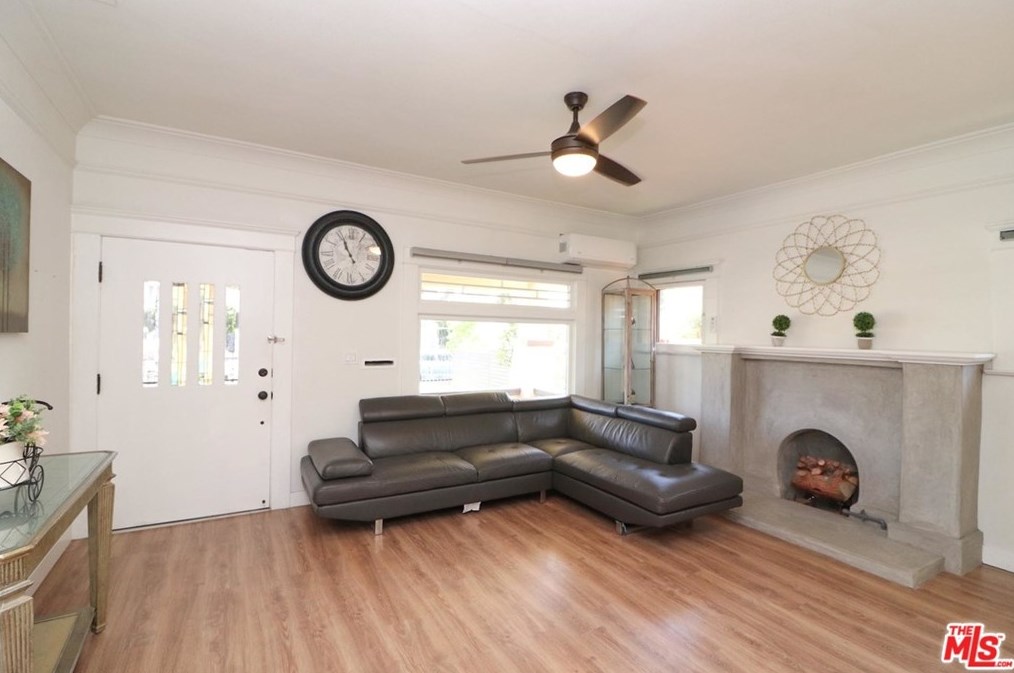 1220 50th St, Los Angeles CA  90011-4216 exterior