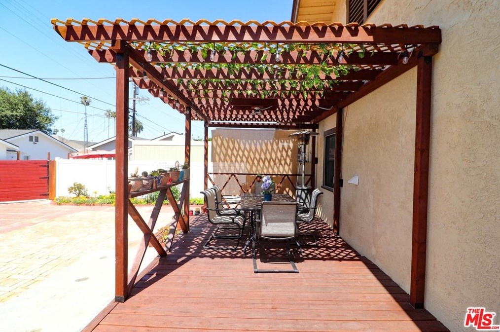 1220 50th St, Los Angeles CA  90011-4216 exterior