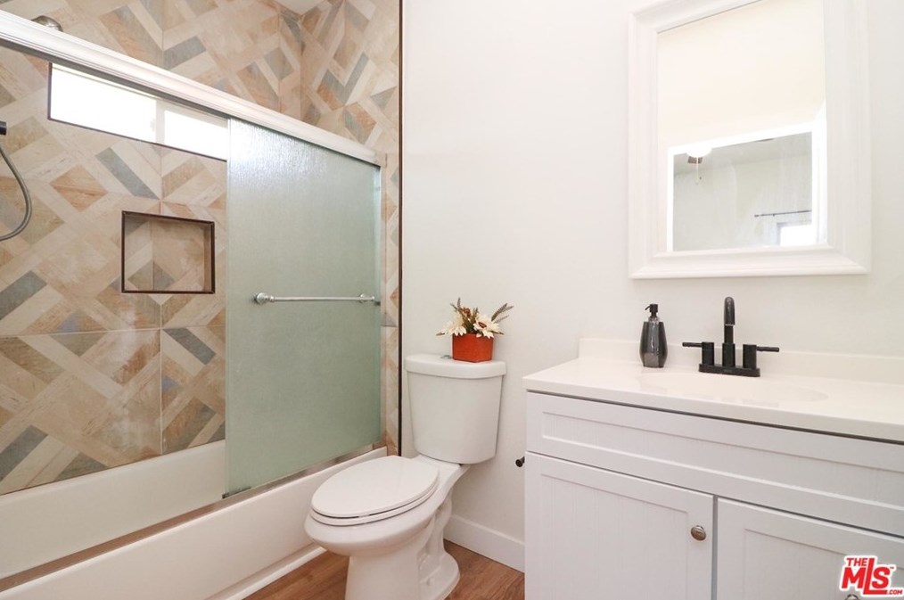 1220 50th St, Los Angeles CA  90011-4216 exterior