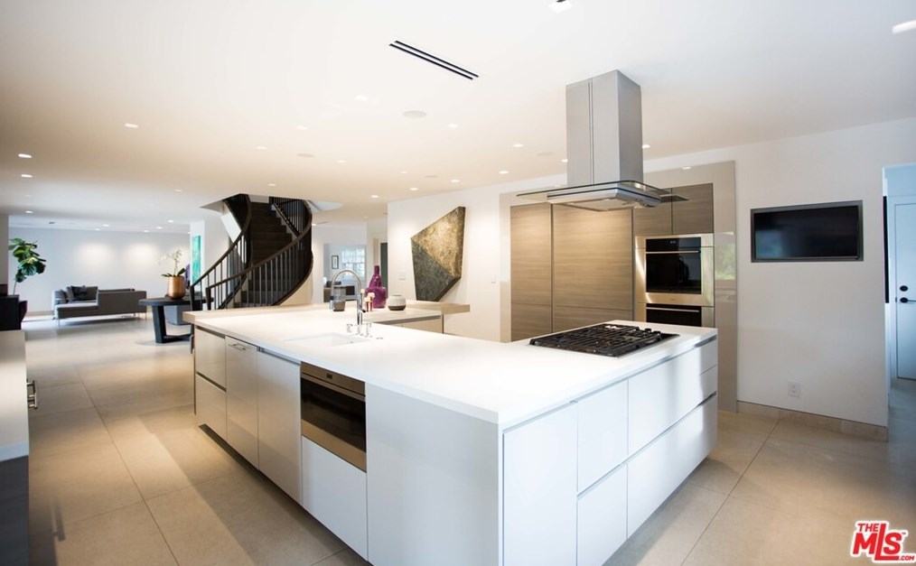 1139 Roberto Ln, Los Angeles CA  90077-2302 exterior