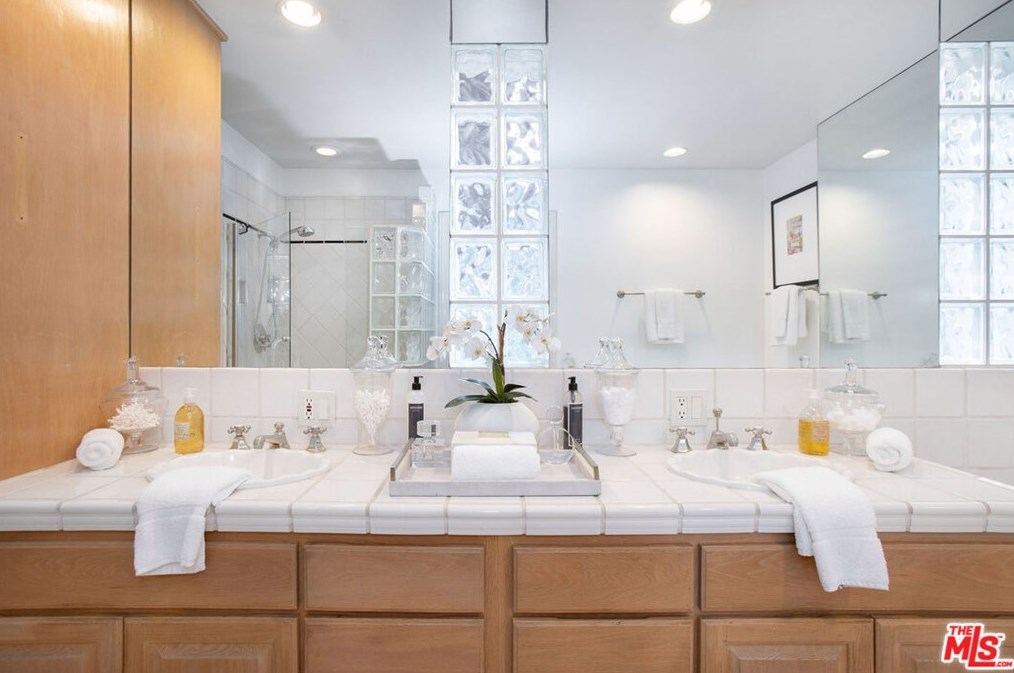 3747 Effingham Pl, Los Angeles CA  90027-1427 exterior