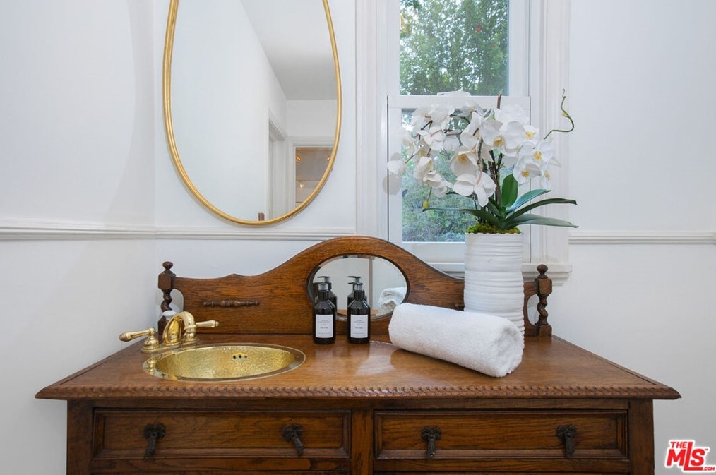 3747 Effingham Pl, Los Angeles CA  90027-1427 exterior