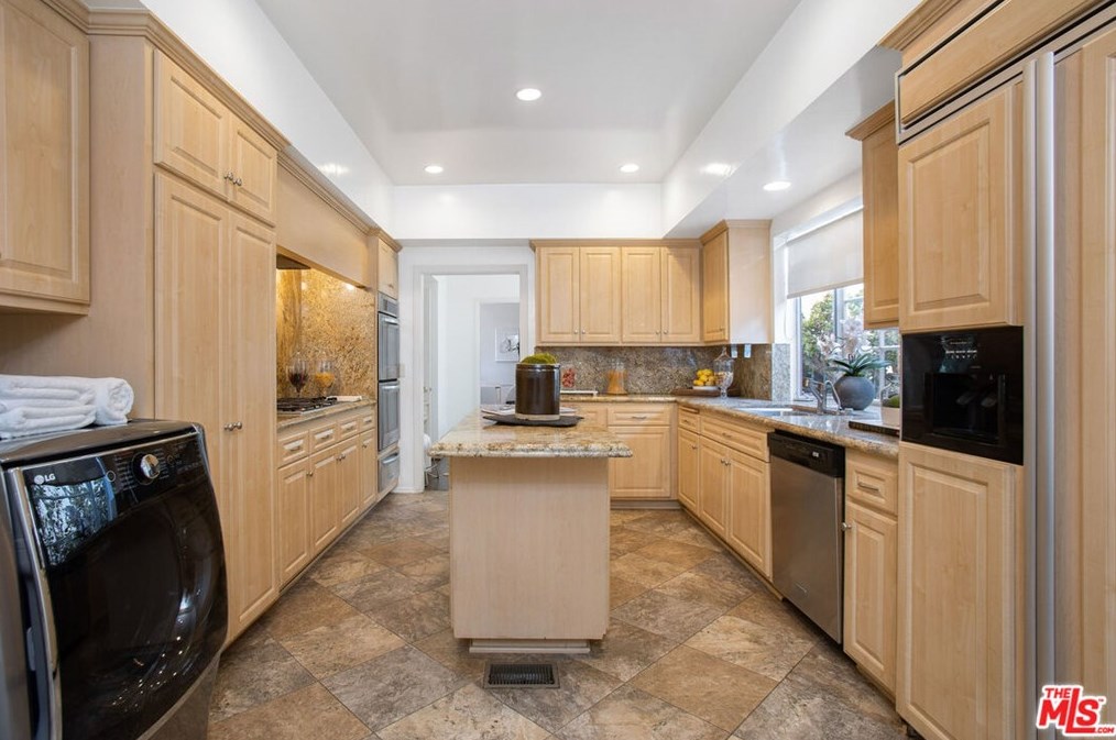 3747 Effingham Pl, Los Angeles CA  90027-1427 exterior