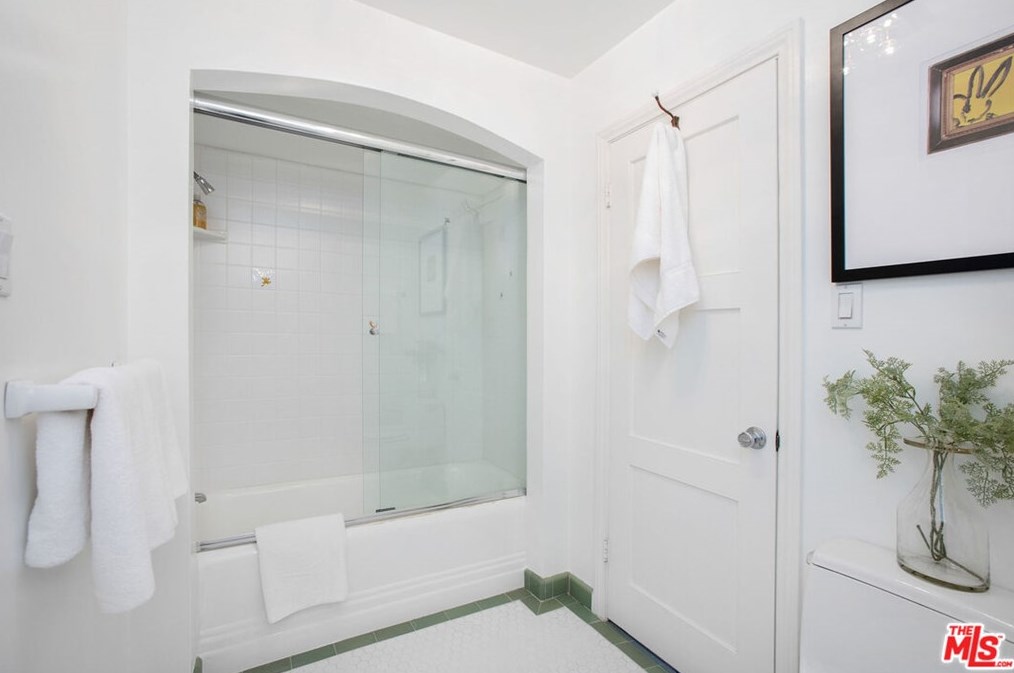 3747 Effingham Pl, Los Angeles CA  90027-1427 exterior