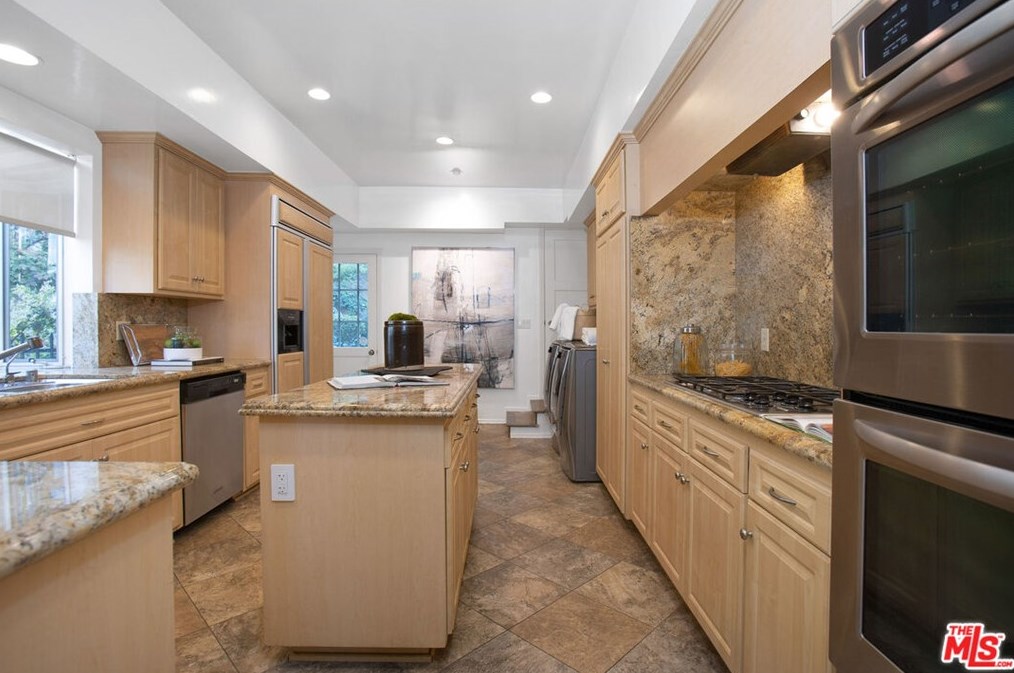 3747 Effingham Pl, Los Angeles CA  90027-1427 exterior