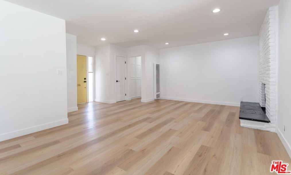 8959 Mercedes Ave, Los Angeles CA  91331-5809 exterior