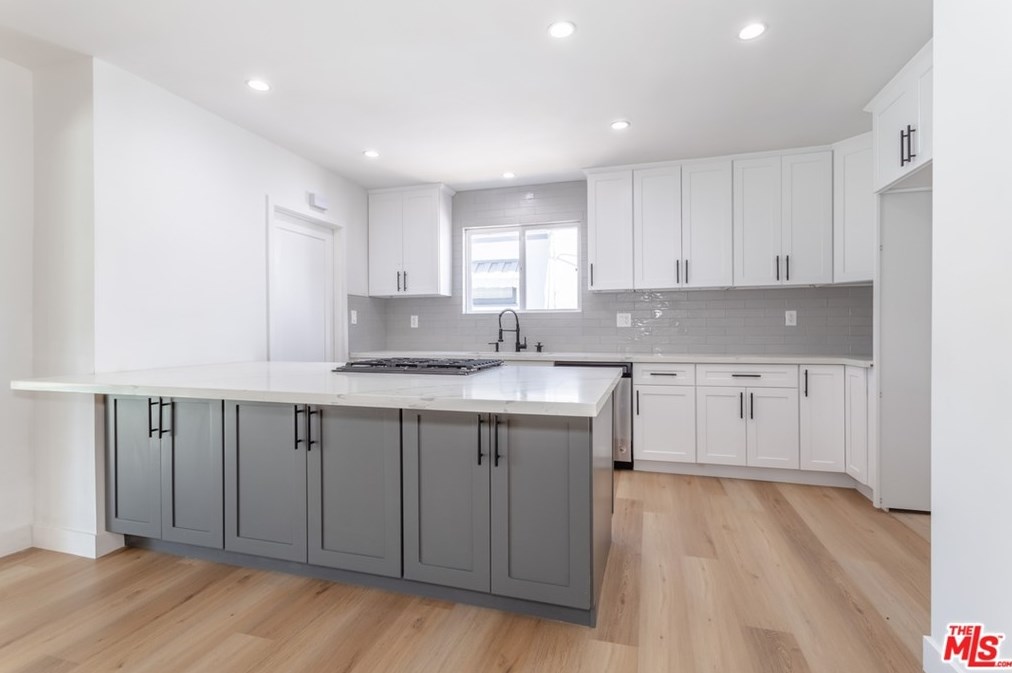 8959 Mercedes Ave, Los Angeles CA  91331-5809 exterior