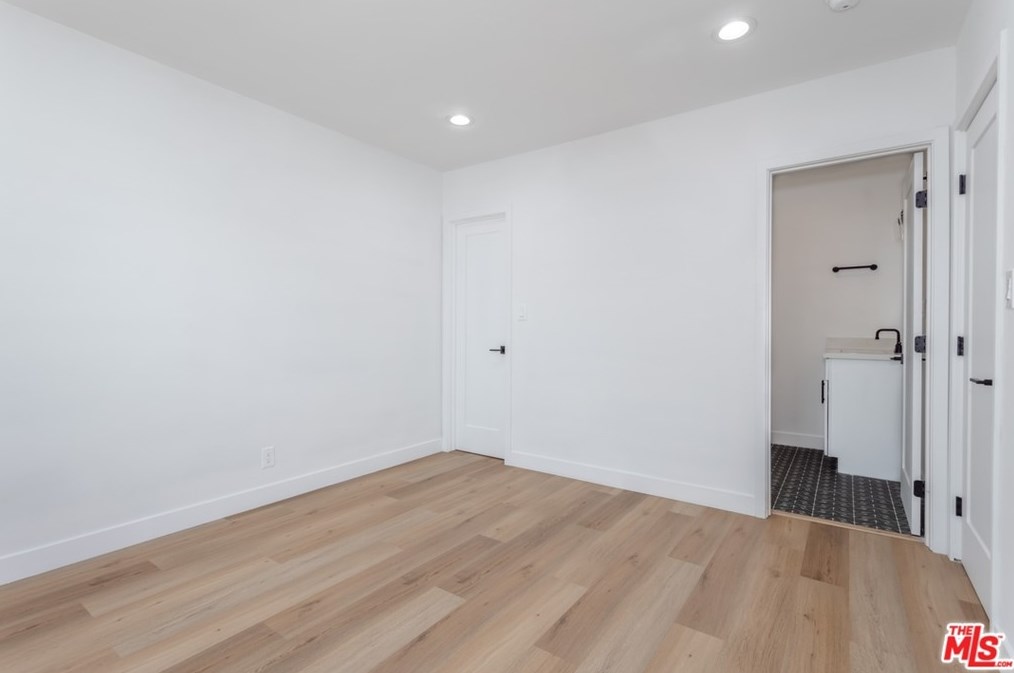 8959 Mercedes Ave, Los Angeles CA  91331-5809 exterior