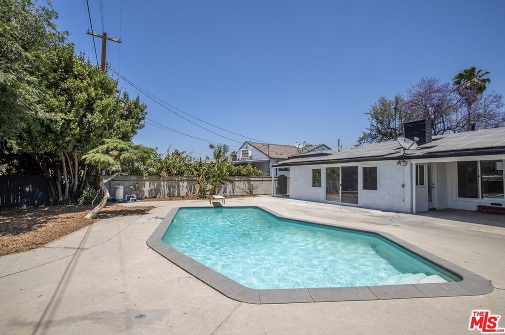 8959 Mercedes Ave, Los Angeles CA  91331-5809 exterior