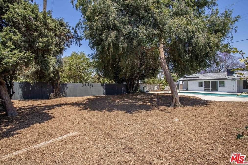 8959 Mercedes Ave, Los Angeles CA  91331-5809 exterior