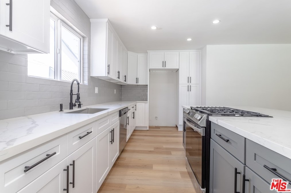 8959 Mercedes Ave, Los Angeles CA  91331-5809 exterior