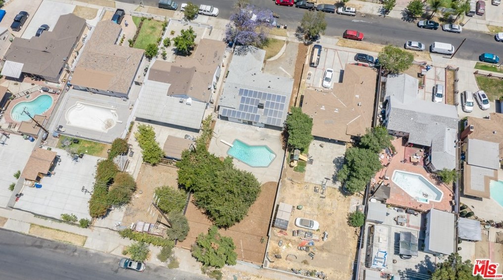 8959 Mercedes Ave, Los Angeles CA  91331-5809 exterior