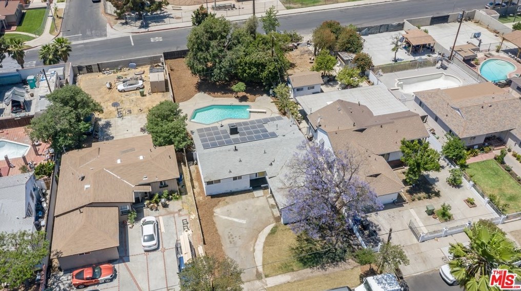 8959 Mercedes Ave, Los Angeles CA  91331-5809 exterior