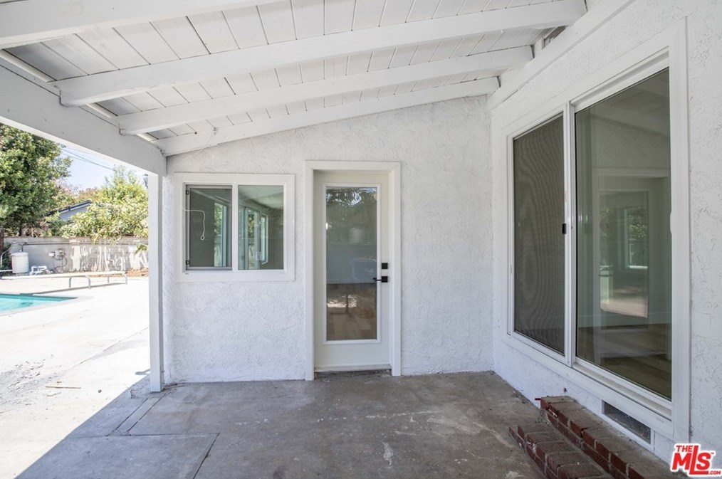 8959 Mercedes Ave, Los Angeles CA  91331-5809 exterior