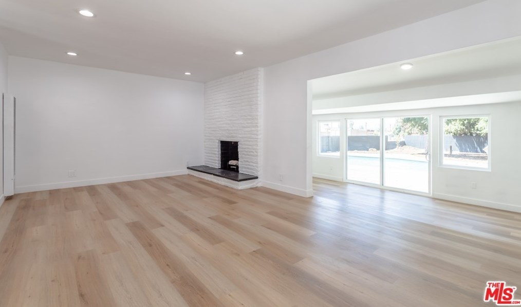 8959 Mercedes Ave, Los Angeles CA  91331-5809 exterior