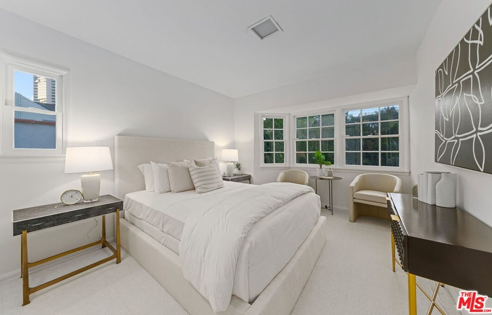 1320 Thayer Ave, Los Angeles CA  90024-5124 exterior