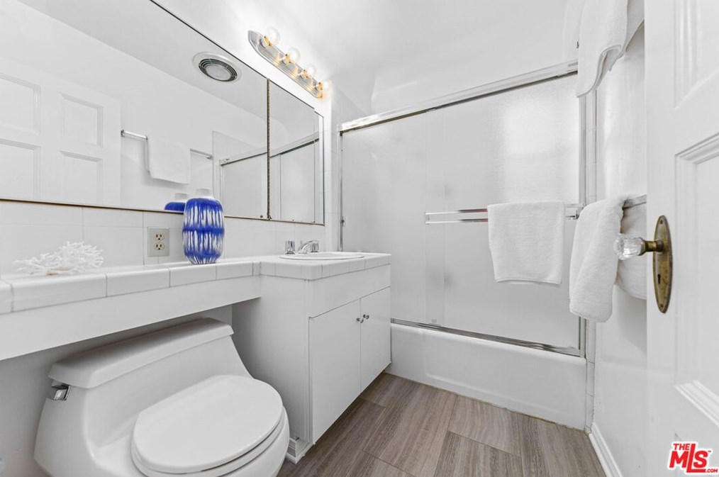 1320 Thayer Ave, Los Angeles CA  90024-5124 exterior