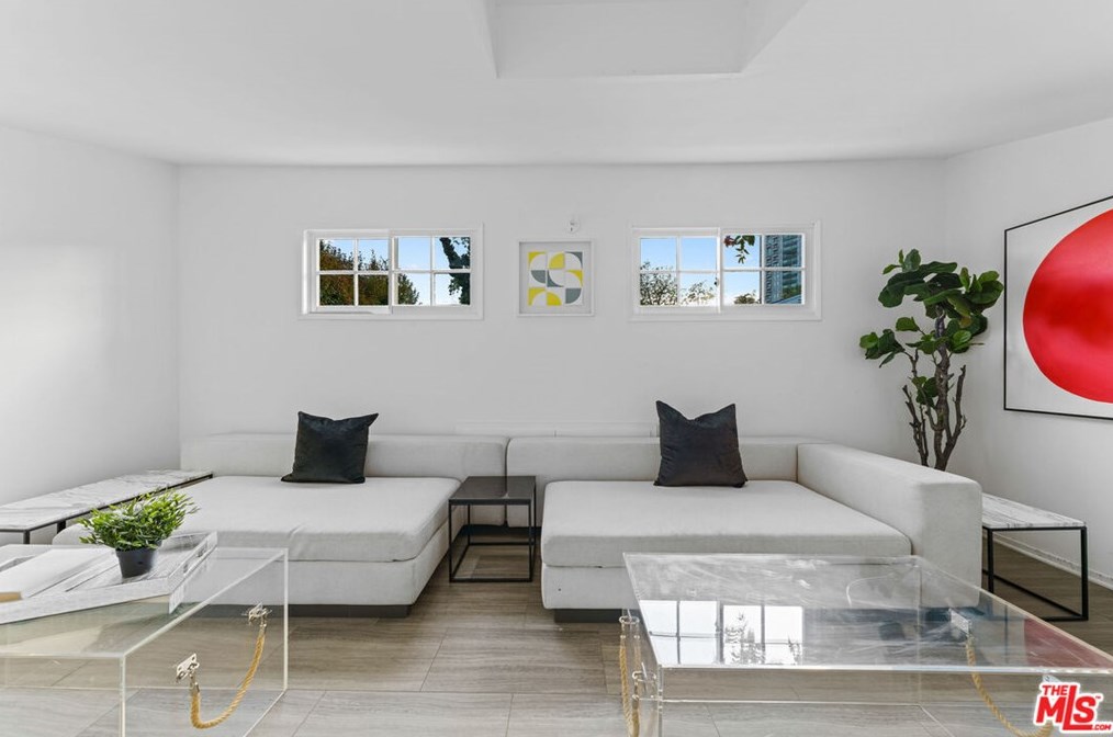 1320 Thayer Ave, Los Angeles CA  90024-5124 exterior