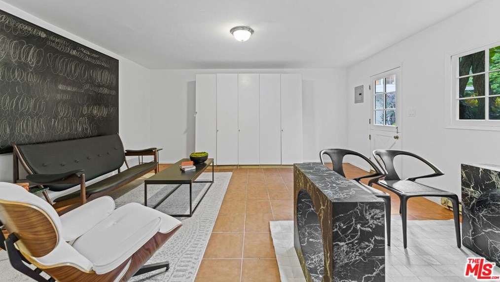 1320 Thayer Ave, Los Angeles CA  90024-5124 exterior