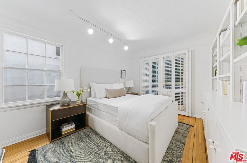 1320 Thayer Ave, Los Angeles CA  90024-5124 exterior