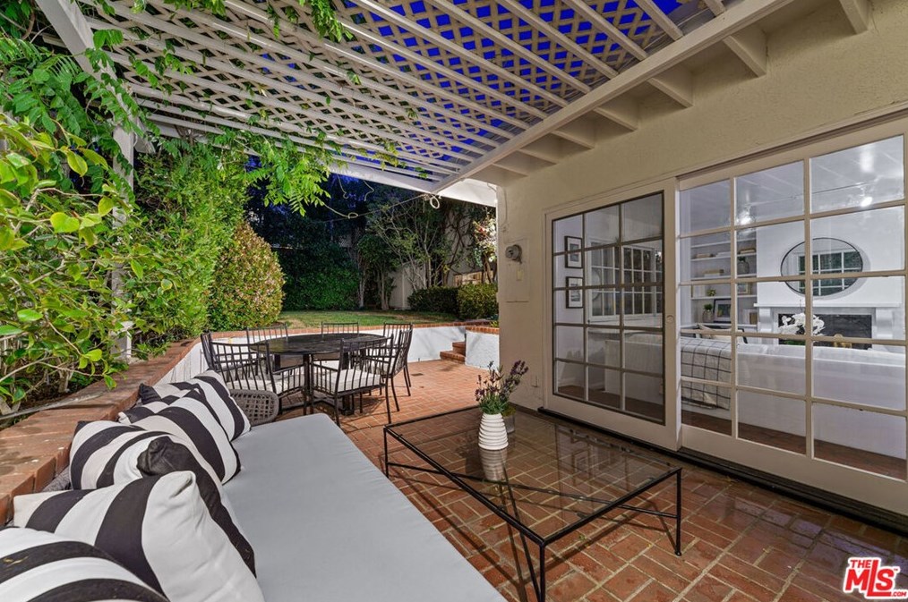 1320 Thayer Ave, Los Angeles CA  90024-5124 exterior