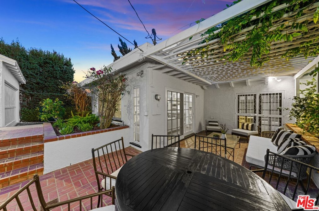 1320 Thayer Ave, Los Angeles CA  90024-5124 exterior