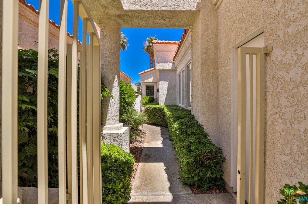 29824 Sandy Ct, Cathedral City CA  92234-7471 exterior