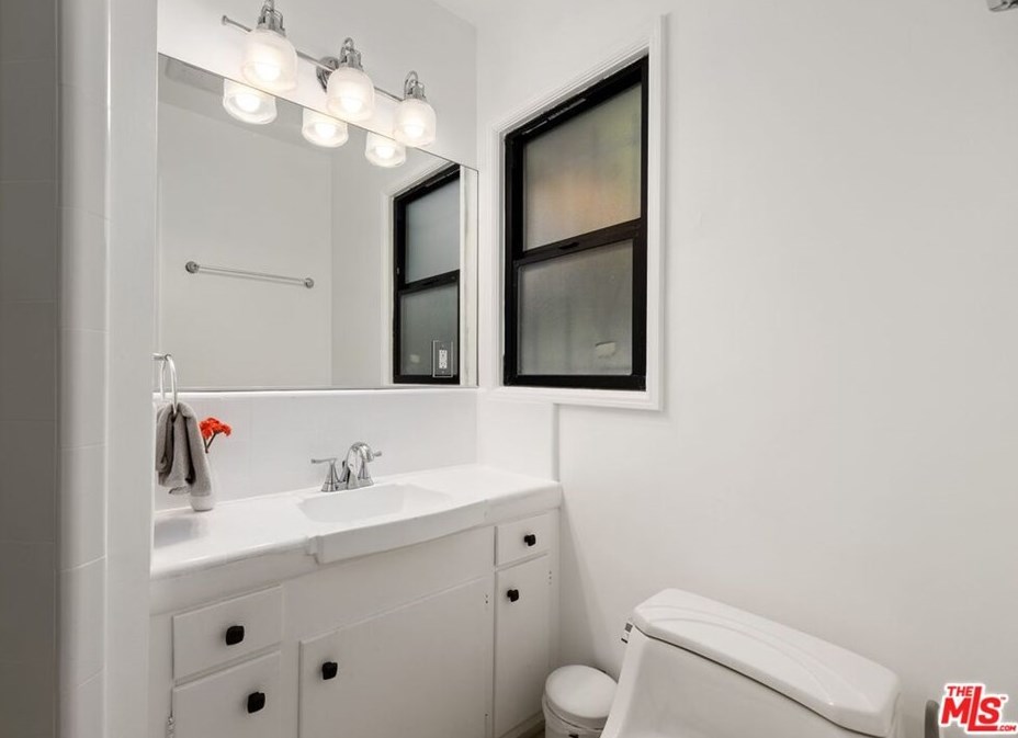 3728 Mullen Pl, Los Angeles CA  90043-1721 exterior