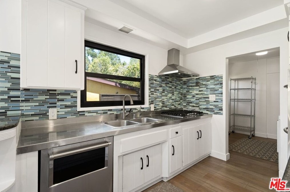 3728 Mullen Pl, Los Angeles CA  90043-1721 exterior