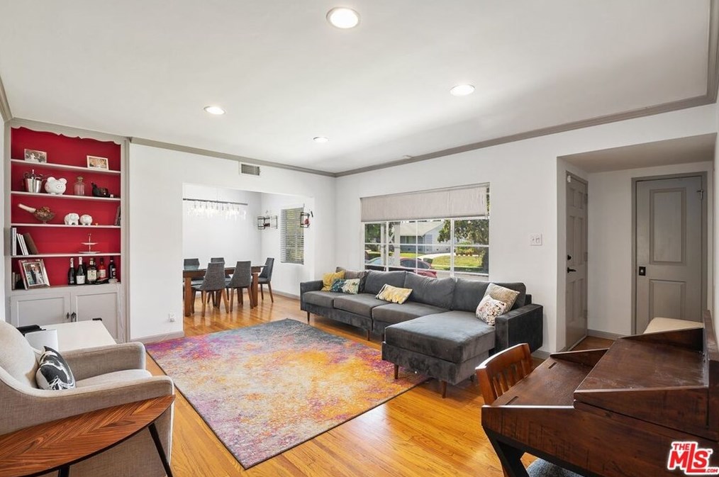 1834 Ogden Dr, Los Angeles CA  90019-5037 exterior