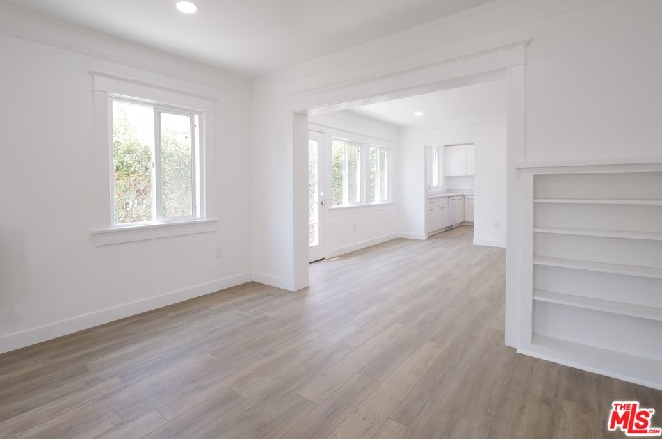 1217 5th Ave, Los Angeles CA  90019-3446 exterior