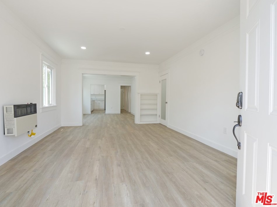 1217 5th Ave, Los Angeles CA  90019-3446 exterior