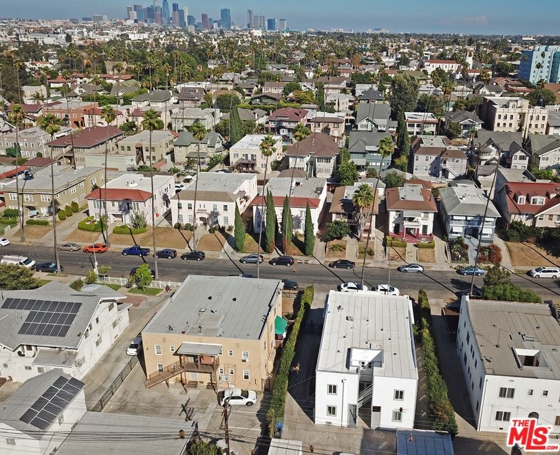 1217 5th Ave, Los Angeles CA  90019-3446 exterior