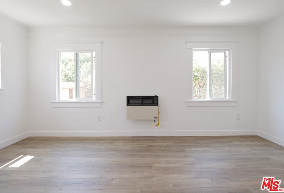 1217 5th Ave, Los Angeles CA  90019-3446 exterior