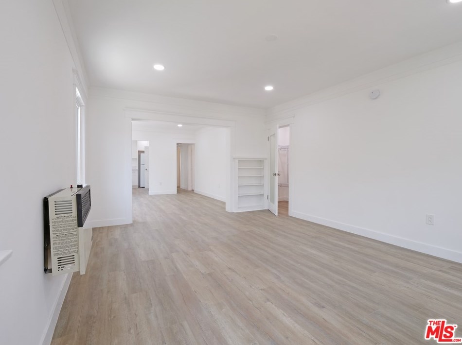 1217 5th Ave, Los Angeles CA  90019-3446 exterior
