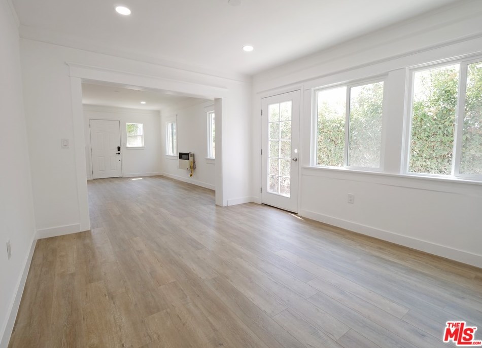 1217 5th Ave, Los Angeles CA  90019-3446 exterior