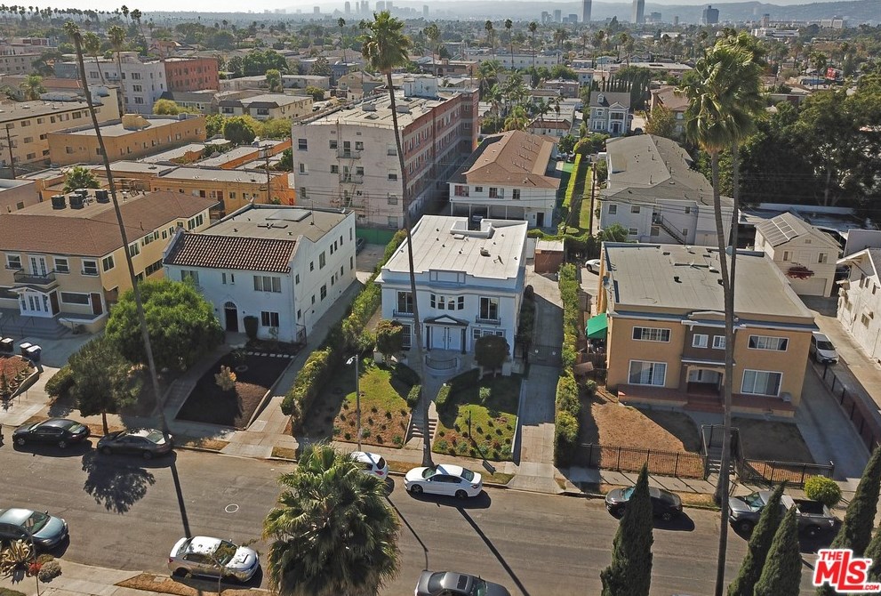 1217 5th Ave, Los Angeles CA  90019-3446 exterior