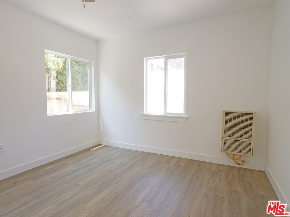 1217 5th Ave, Los Angeles CA  90019-3446 exterior