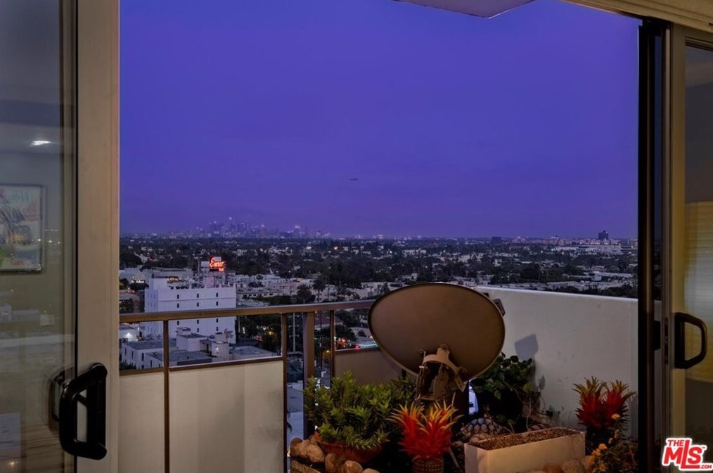 1155 La Cienega Blvd, Los Angeles CA  90035-2518 exterior