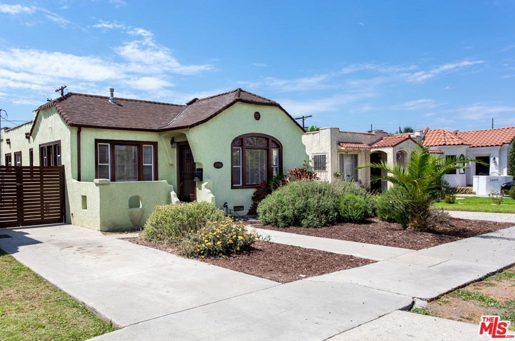 2701 West View St, Los Angeles CA  90016-2818 exterior